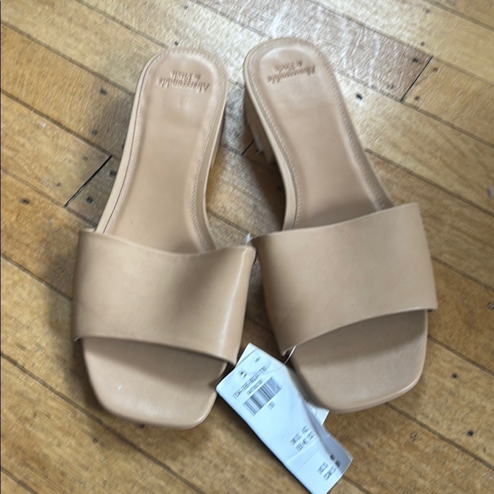 Abercrombie tan block heeled sandals